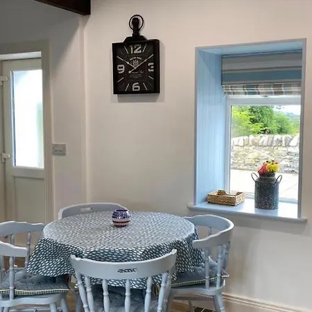 Toddys & Stables קאבן