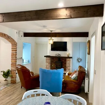 Toddys & Stables Дом отдыха *