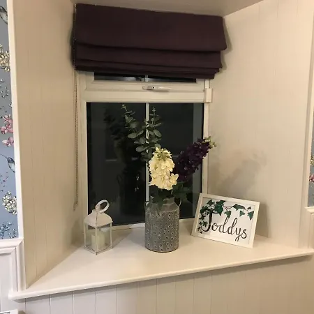 Toddys & Stables * קאבן